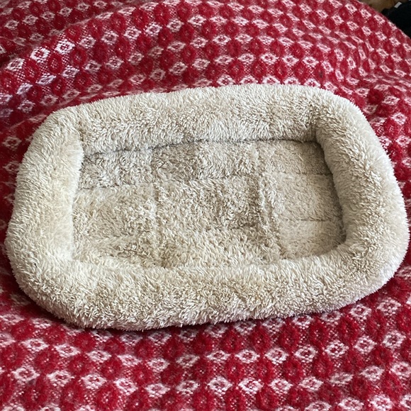 Petco Small Pet Faux Fur Bed - Picture 4 of 7